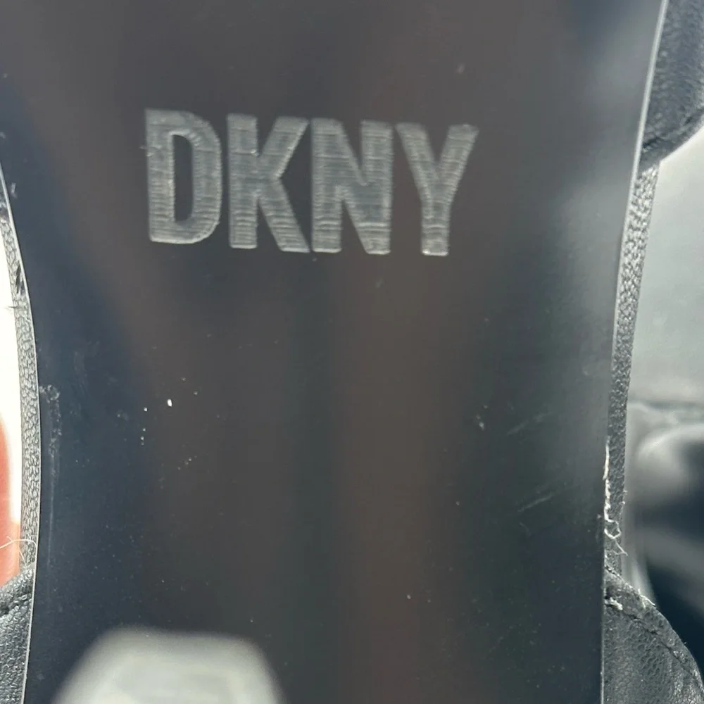 DKNY monogram spell out logo black stiletto 4” heels shoes women’s pumps size 7 - Picture 10 of 10